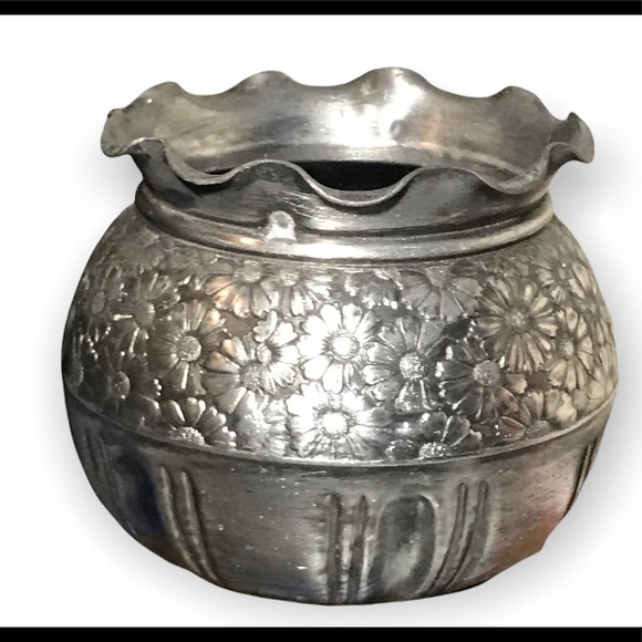 Vintage MERIDEN BRITANNIA Company 69 (Silverplate, Hollowware) Pot - Bowl EUC - Picture 1 of 2